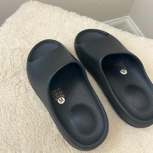 Black Non-Slip Slides 🖤